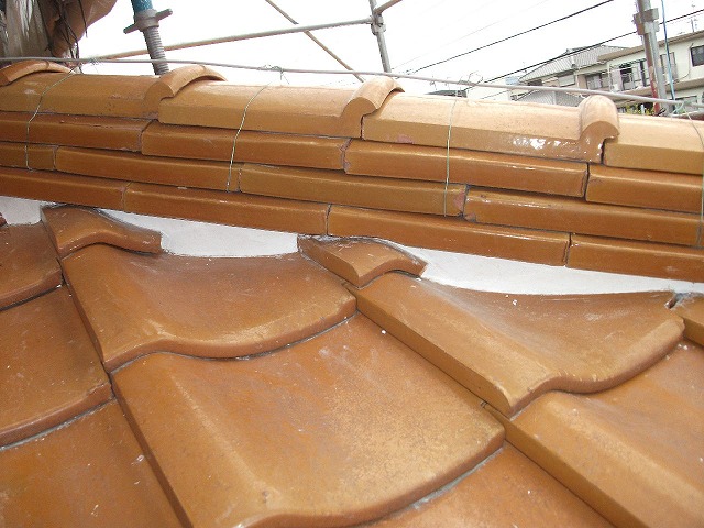 隅棟に詰めた漆喰